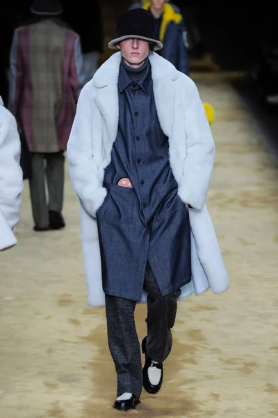 Look 22